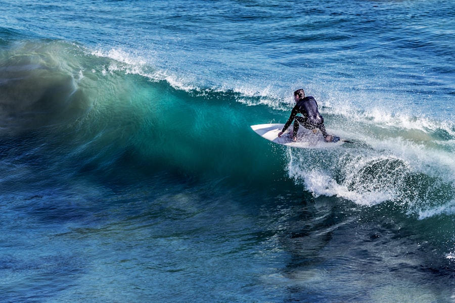 Surfista en una ola del Pacífico
